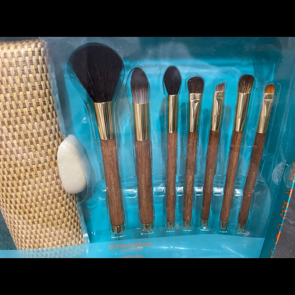 Sonia Kashuk Brush set (NEW)